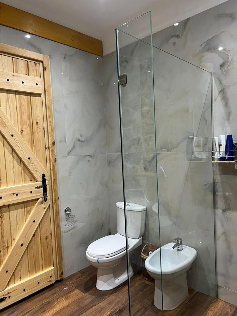 Rahoni Park & Suites Дхерми Номер фото